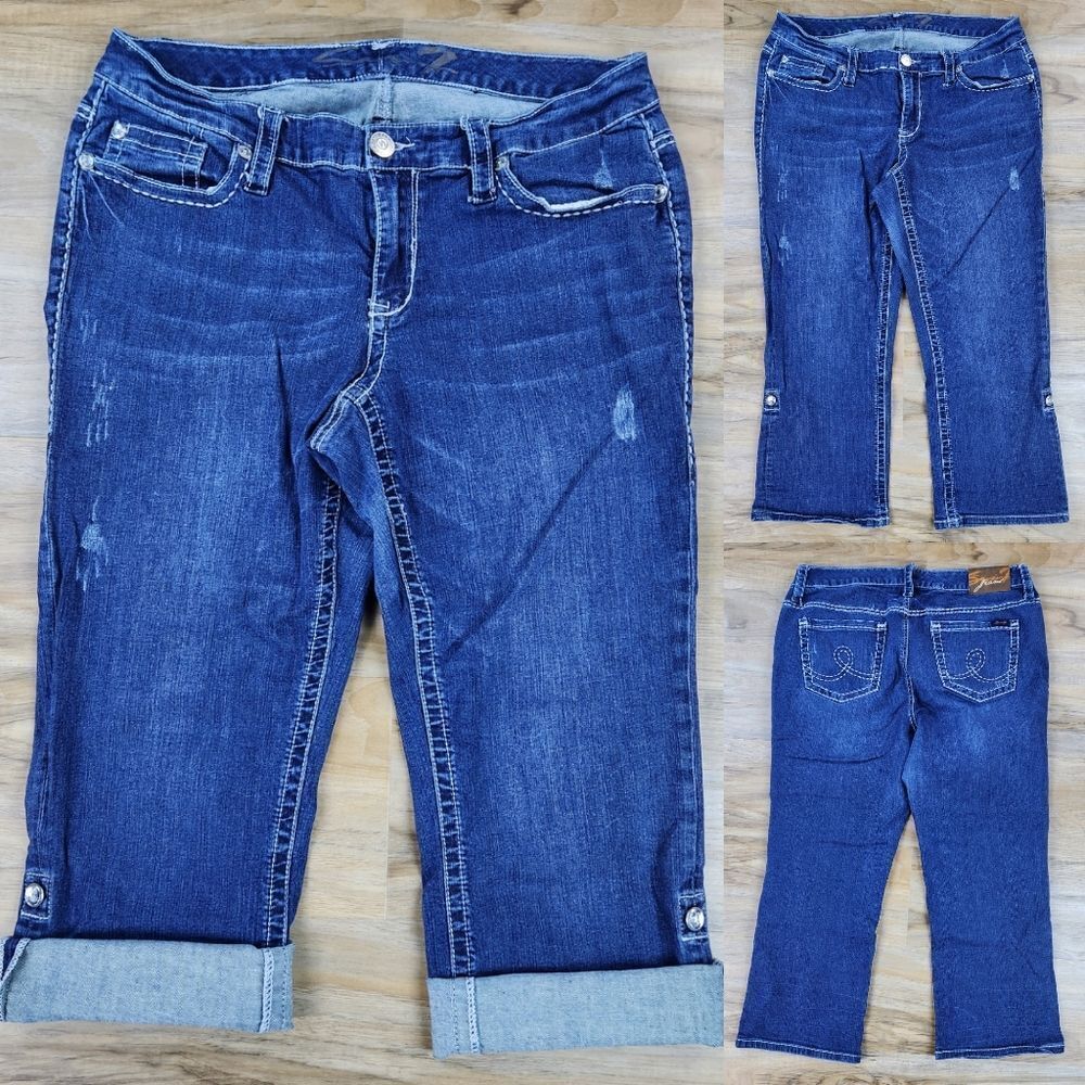 💇‍♀️Seven7 Blue Medium Wash Adjustable Leg Cropped Jeans Size 18